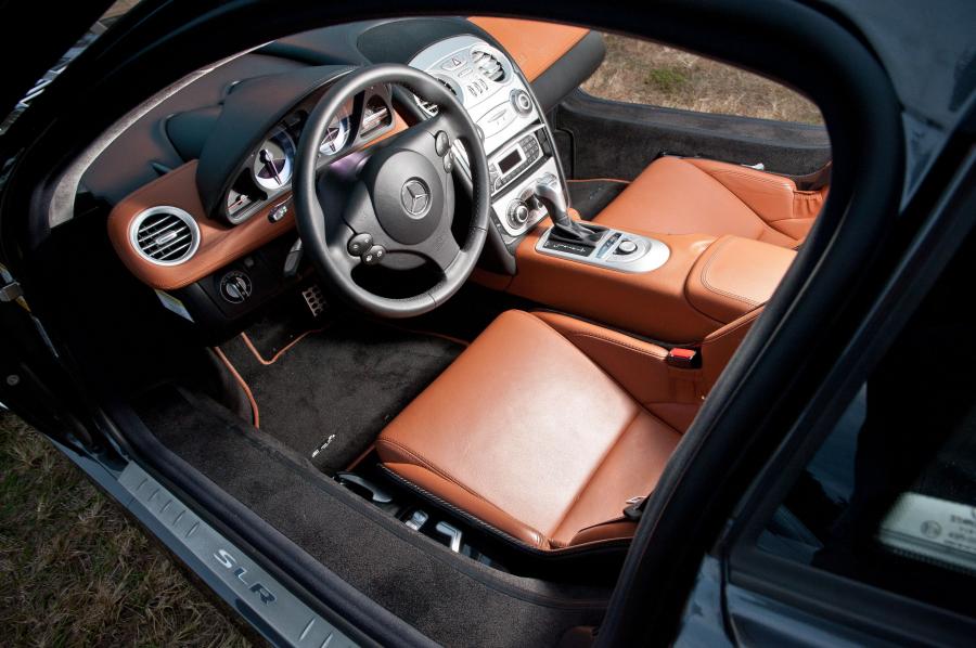  Mercedes-Benz SLR McLaren Black 2006 года  (фото 24 из 27)